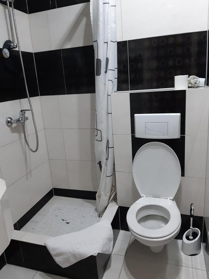 Fantazja - Restauracja I Noclegi Radom Ngoại thất bức ảnh
